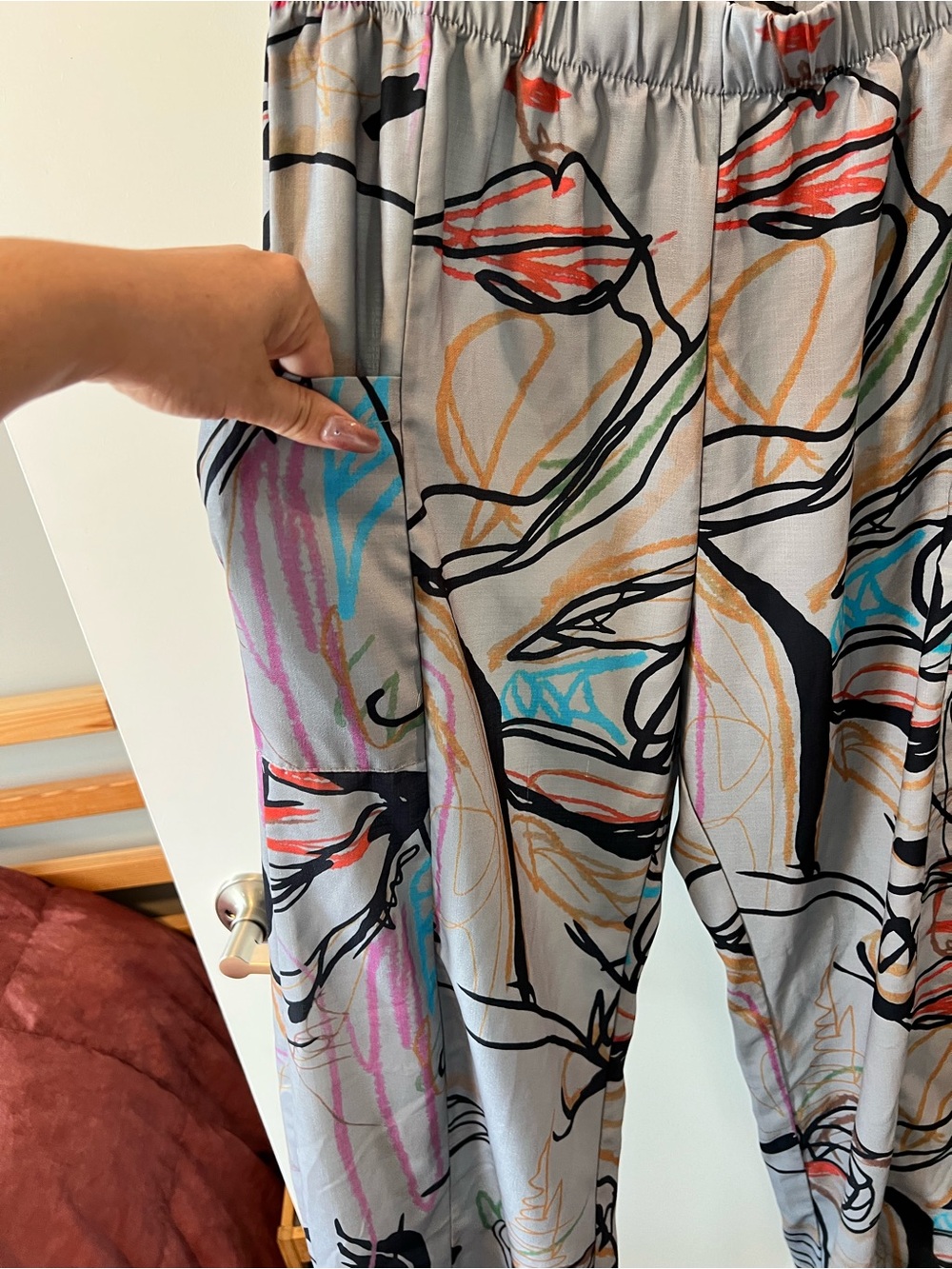 Wide-Leg Abstract Print Women's Pants in Gray - Picture 5 of 5